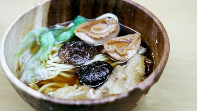 童星出道的邓一君投资40万元开车仔面店,古天