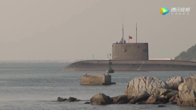 潜艇在海底下失事了如何救援？中国海军两大神器无缝对接显神通