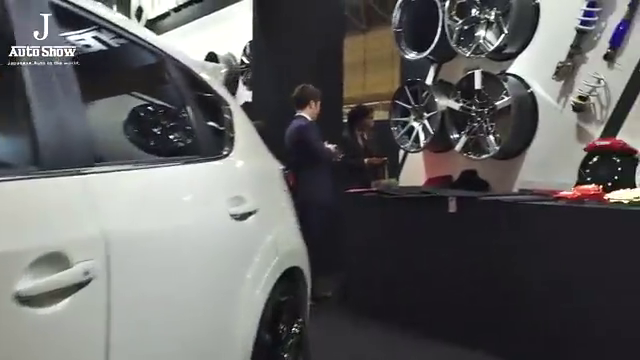 车展上mazdacx-5的轮圈细节展示