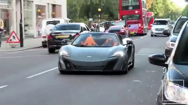 造型圆润的法拉利跑车出现在海外