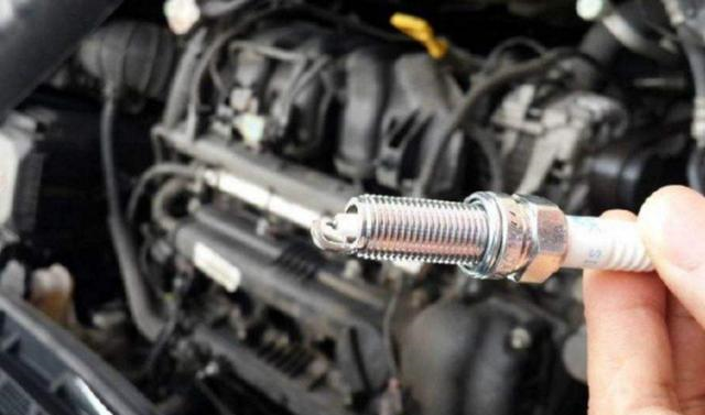 换机油就算做过汽车保养？骗新手还可以，老司机盯着换这3个零件