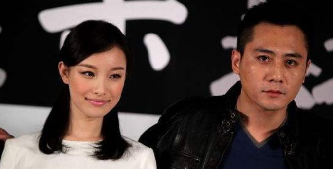 倪妮和刘烨合影,这张对比就更明显了.