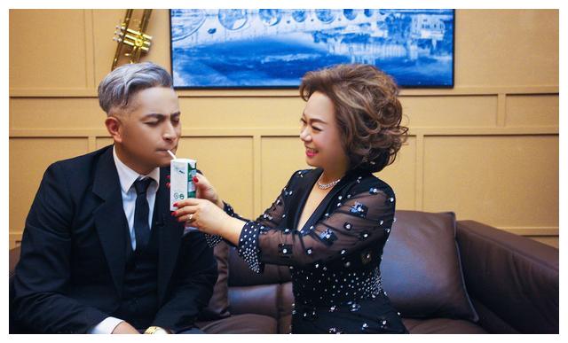 他曾是快男5强，比张杰还厉害，今落魄到跑农村做婚庆主持捞金！