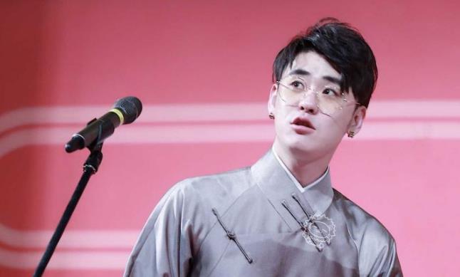 张云雷:唯一能把大褂穿成旗袍的角儿,现代相声