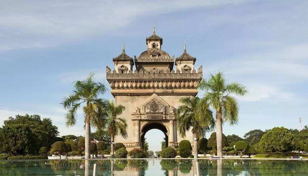 1千元人民币能兑换126万老挝基普,在老挝能干