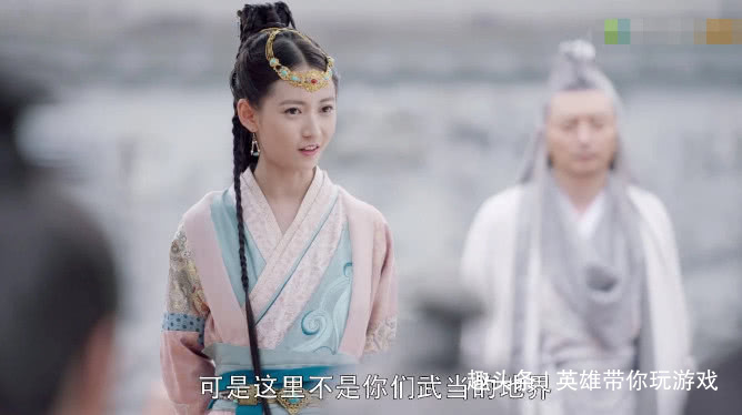 陈钰琪现身活动，照片中的她美出真实漫画腿，照片曝光引热议