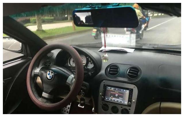 男子花9千元买一辆二手跑车,刚买就后悔不已,网友: 活该, 让你装