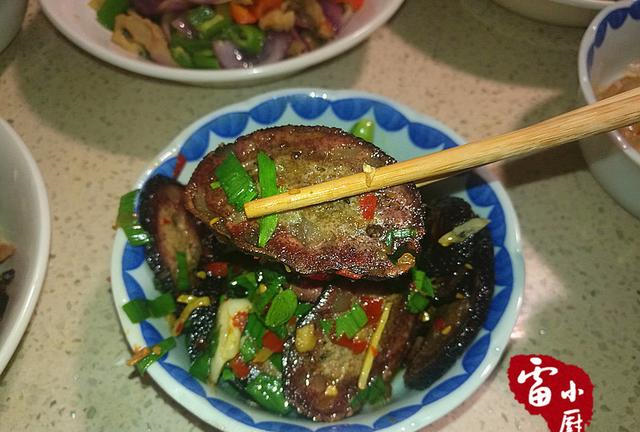 属于湖南的特色美食，一片就能下一碗饭，太好吃了！