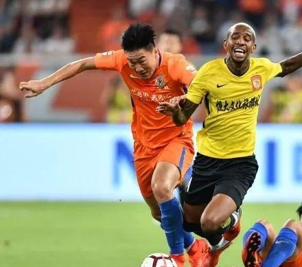 燃爆了,中国男足31击溃了瑞士豪门!