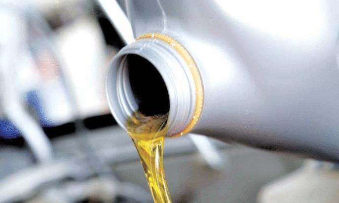 汽车跑5000公里，就需要换一次机油？维修工：这样发动机容易报废