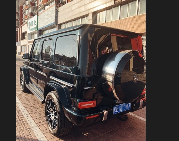 这款北京吉普，有人改成和奔驰大G类似的样子，你说他图什么？