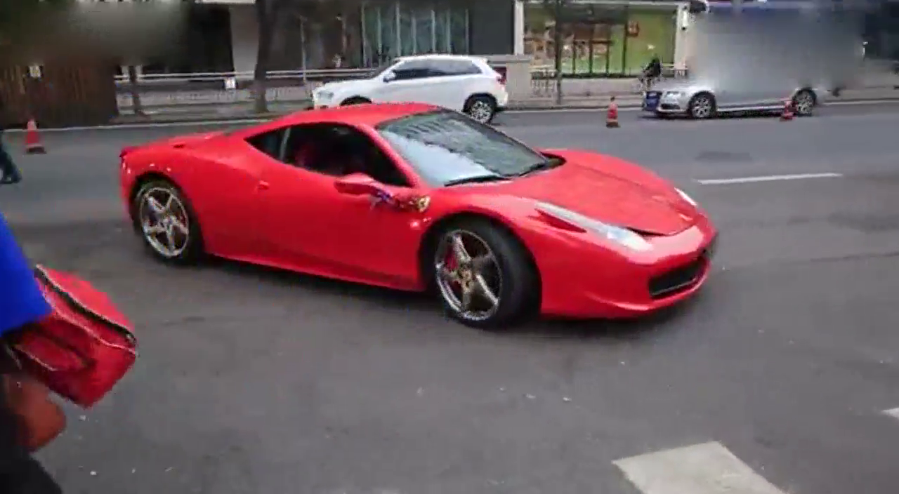 国内最牛婚车队！15辆劳斯莱斯，兰博基尼法拉利等超级跑车作伴