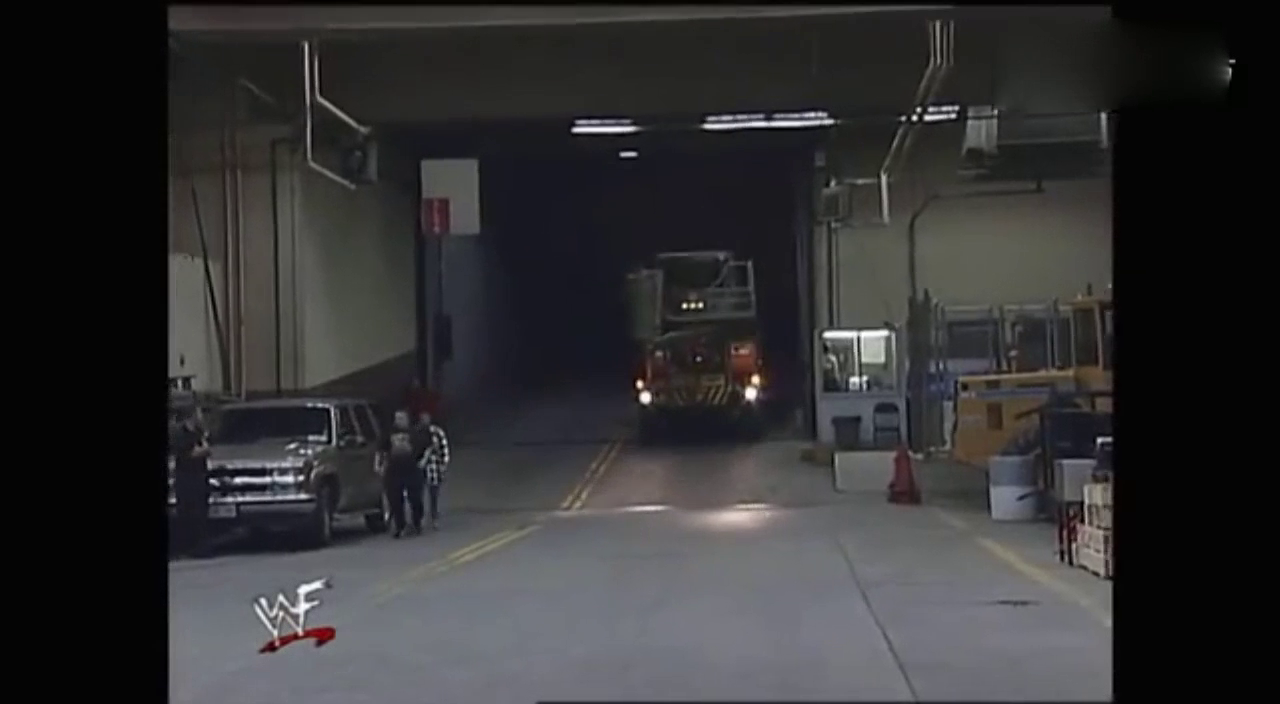 老板跑车被他浇满了水泥！太猖狂了