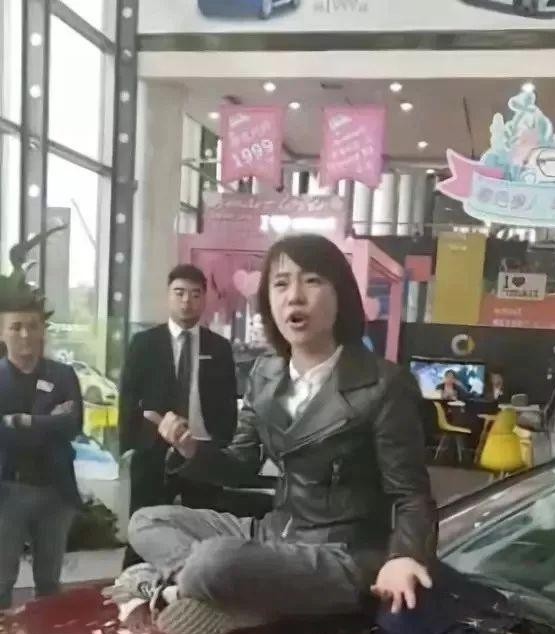 奔驰官方向女硕士致歉:已派专项小组前往西安