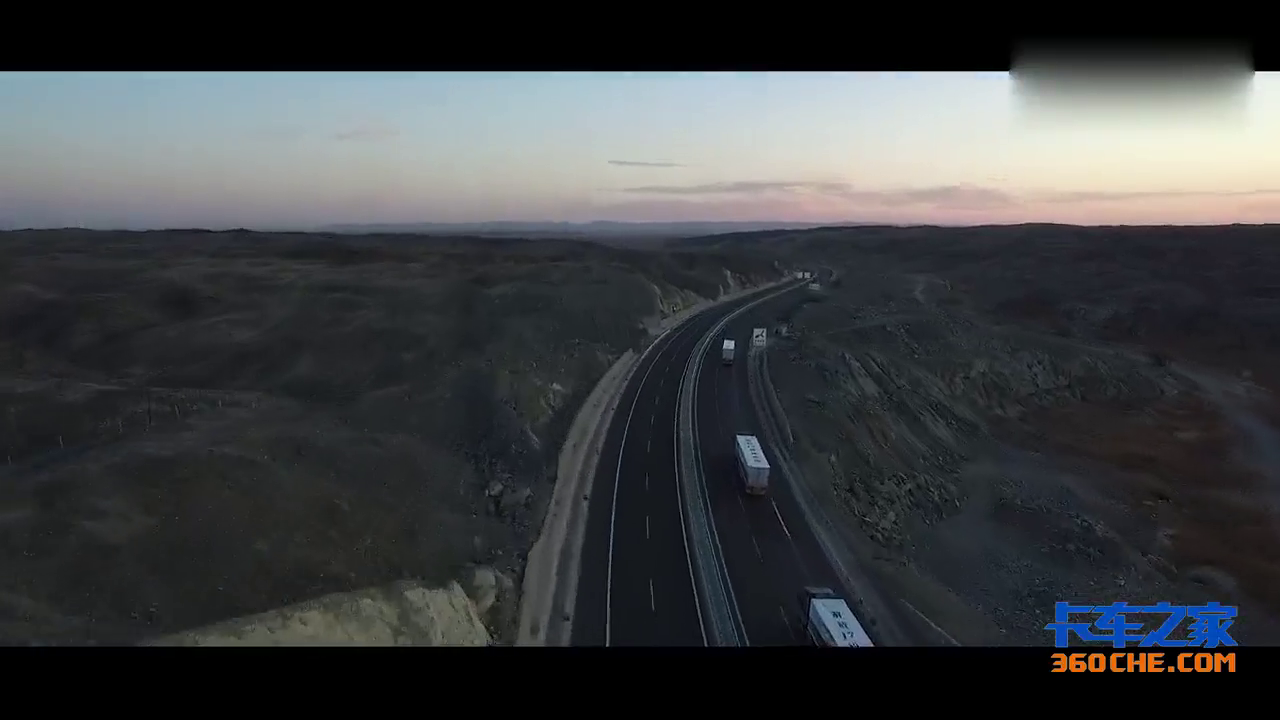 解放J7列队行驶 高空俯视国产第7代卡车是什么感觉？
