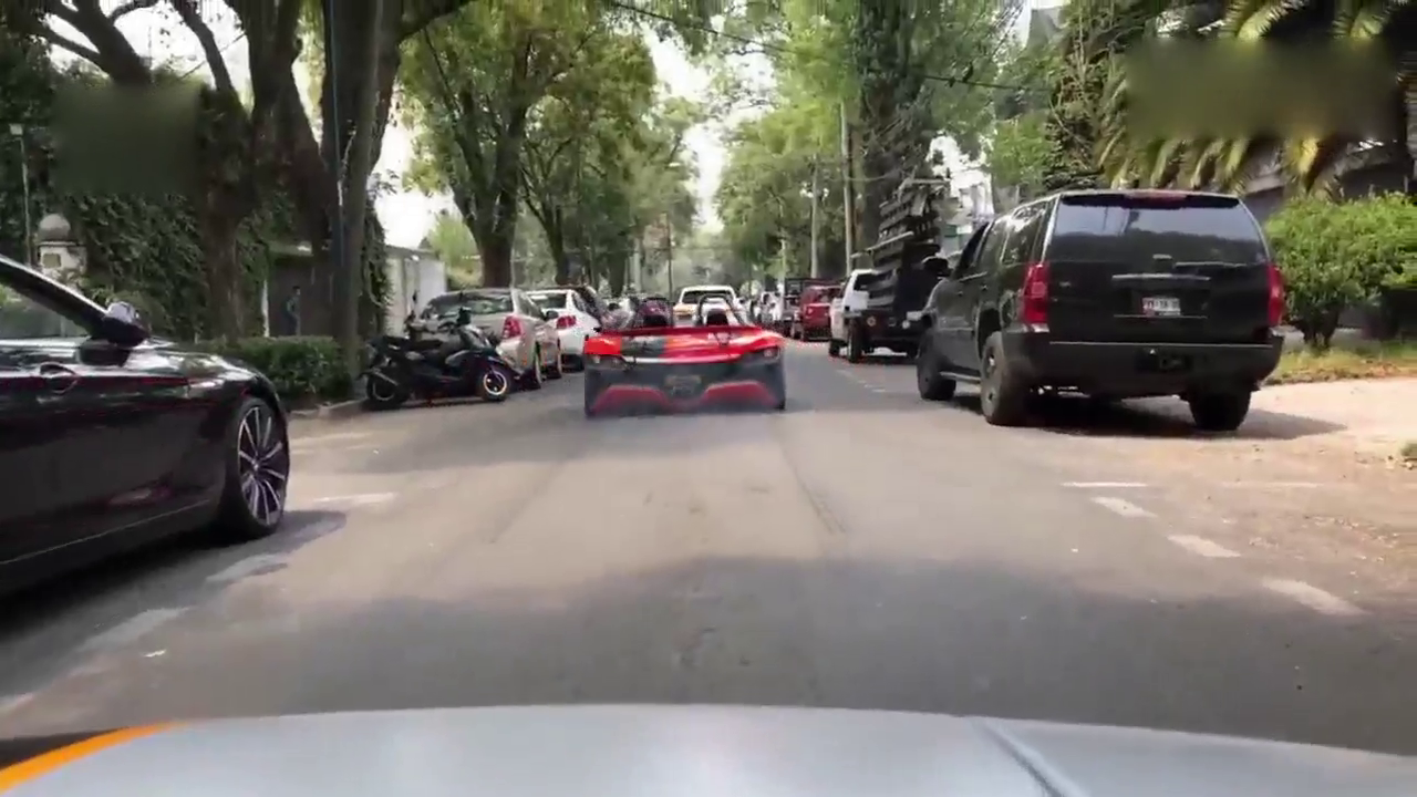 售价仅50万的中置跑车，从后尾箱拿出方向盘时才是霸气的开始！