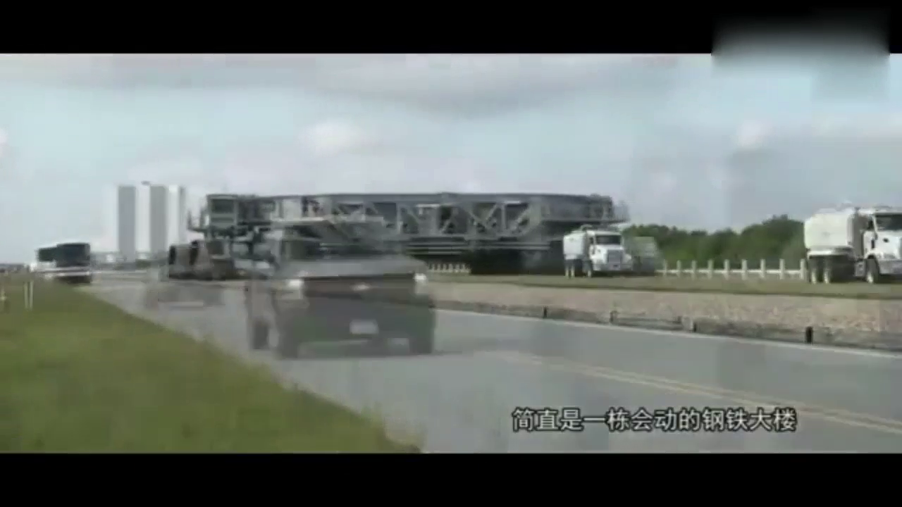 世界最大卡车，需要11个驾驶员，每小时消耗300升柴油！