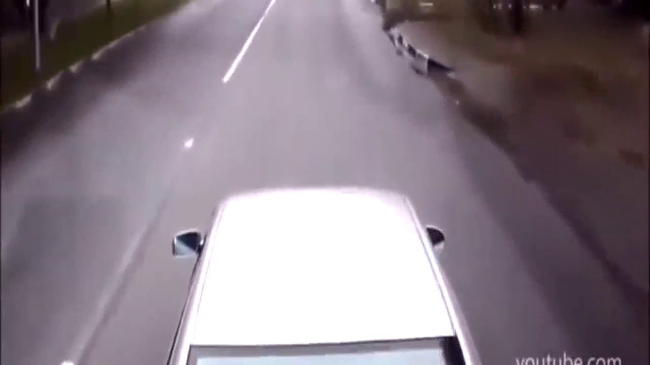 丰田皮卡高速上别车，结果遇到了会太极的卡车选手，被别下高速！