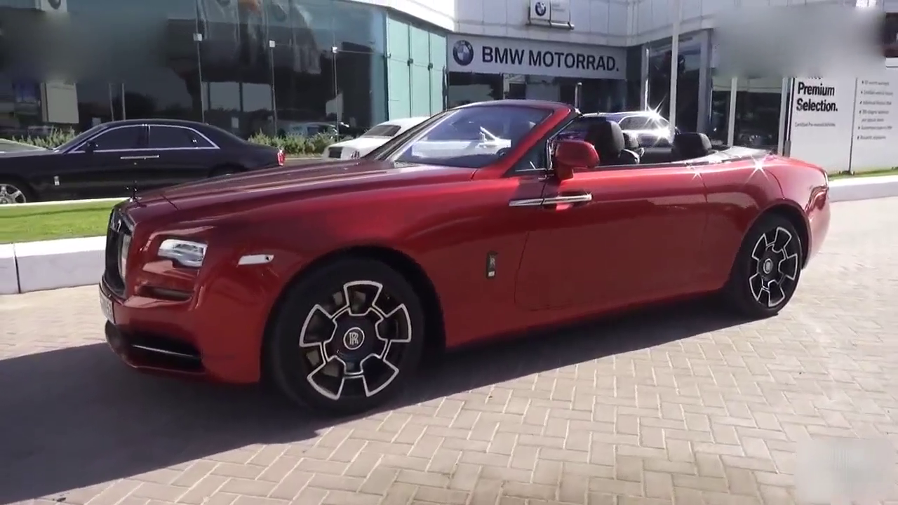 价值550万的劳斯莱斯按下这个按键，3秒钟后跑车变形开始！