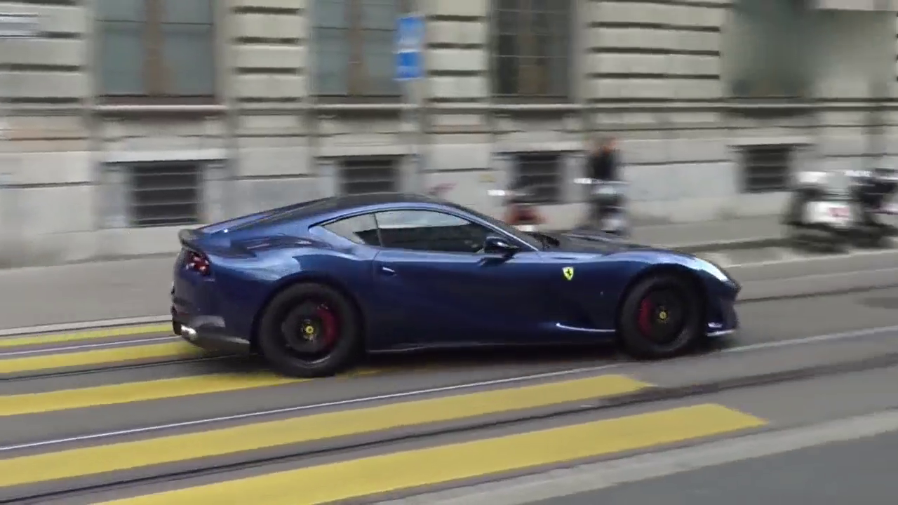 站在外国街头看跑车，法拉利，兰博基尼满街跑，看着就解馋