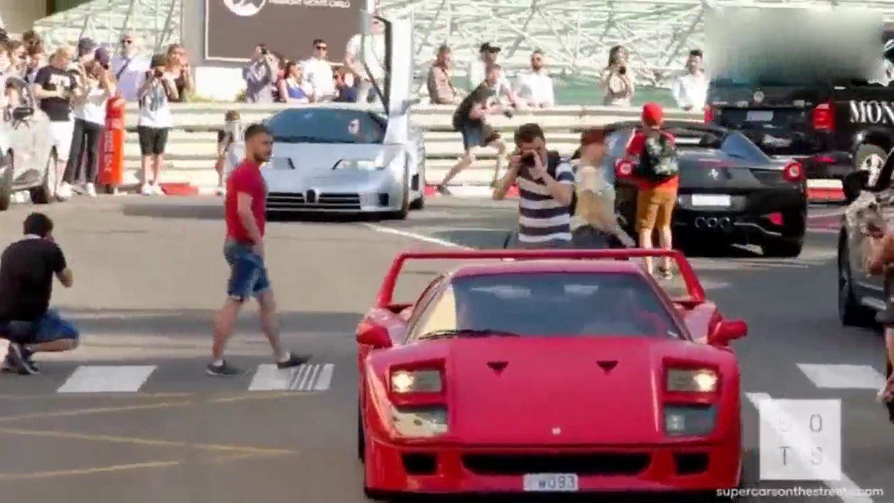 超级跑车们的老大哥出街，最嚣张的还是这辆布加迪，剪刀门都不关