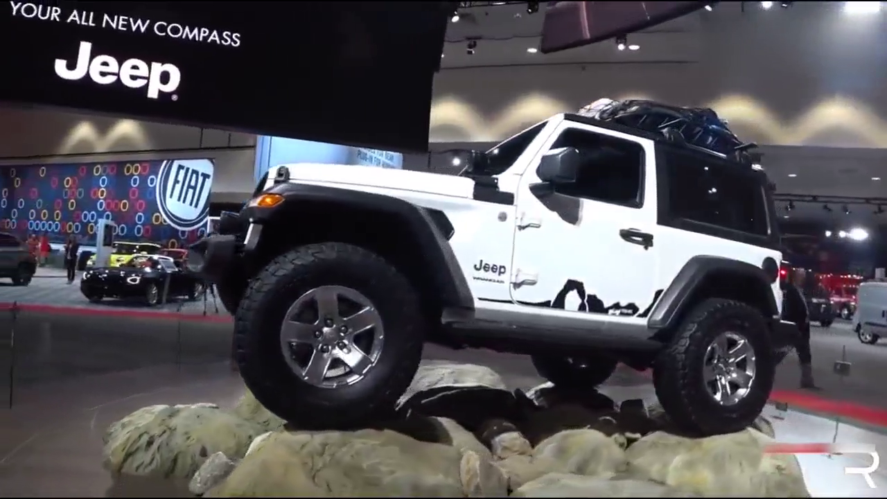 车展实拍2018款吉普牧马人，挡风玻璃的设计真是帅炸了！