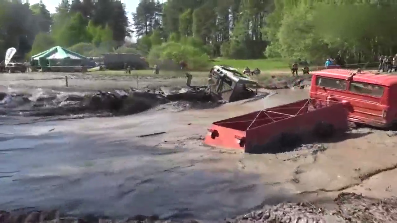 货车：这是什么坑，卡车都能挂？