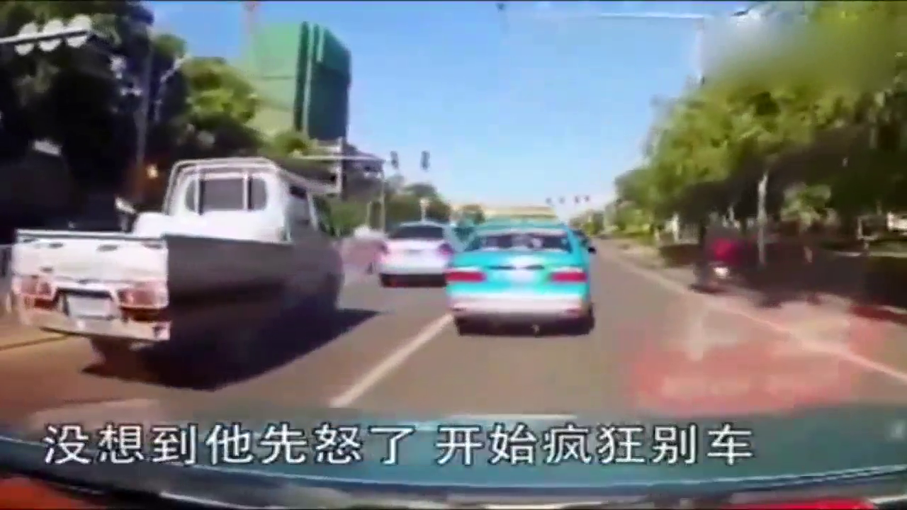 出租车一分钟内被别8次 的哥最后忍无可忍