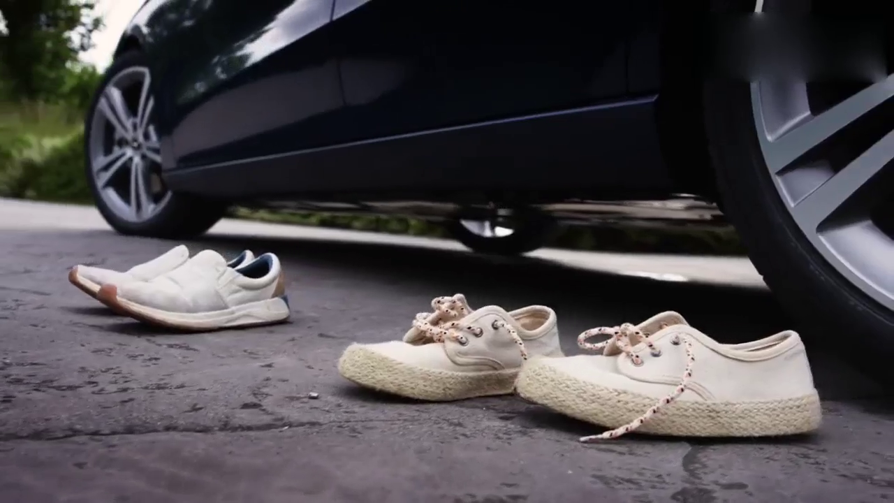 外形时尚，内饰科技感十足！新一代奔驰B级巴黎车展全球首发