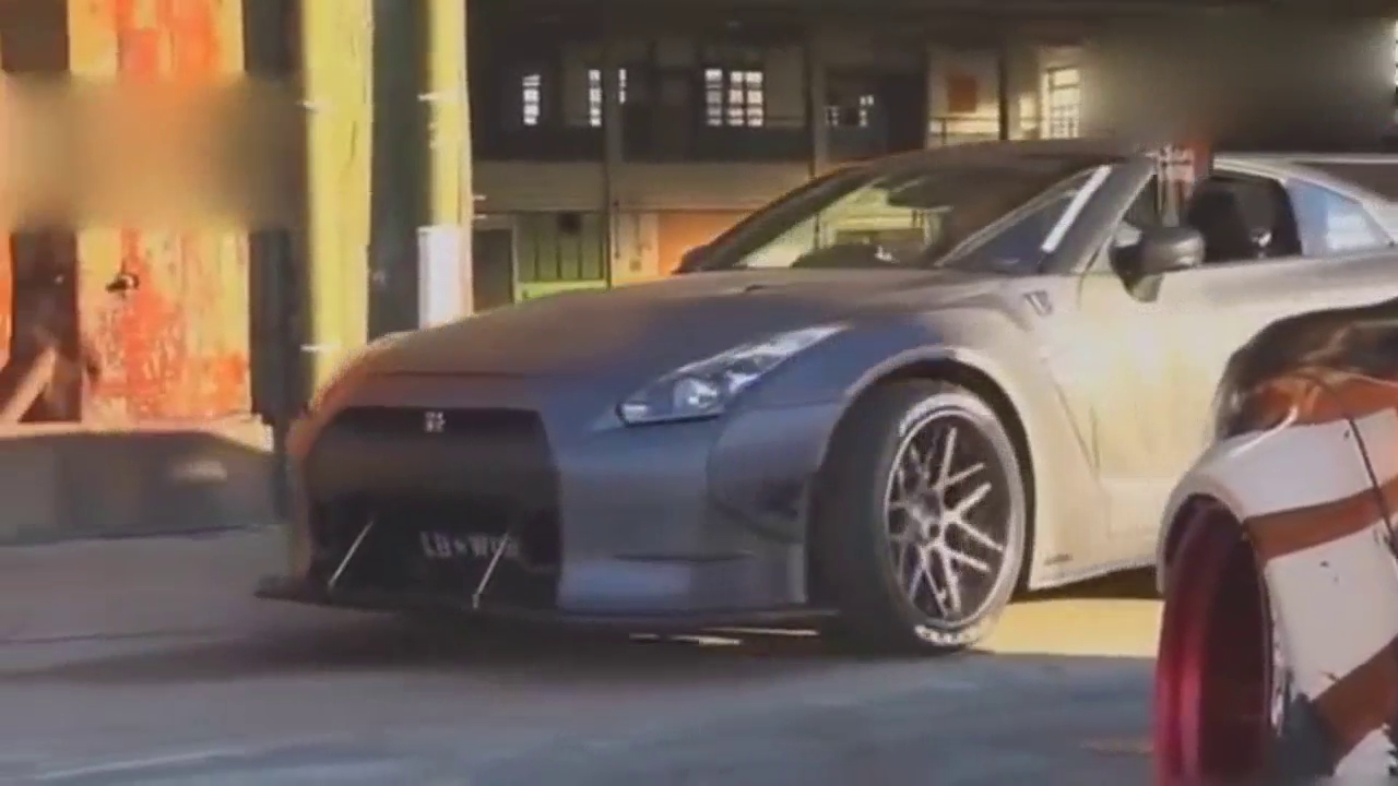 看看别人改装的日产GT-R, 这性能这外表, 不是一般的跑车能比的!
