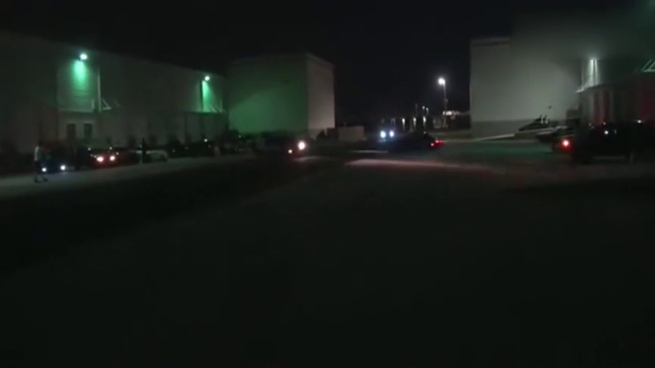 顶级跑车在好莱坞玩起飙车，真是个美好的夜晚！