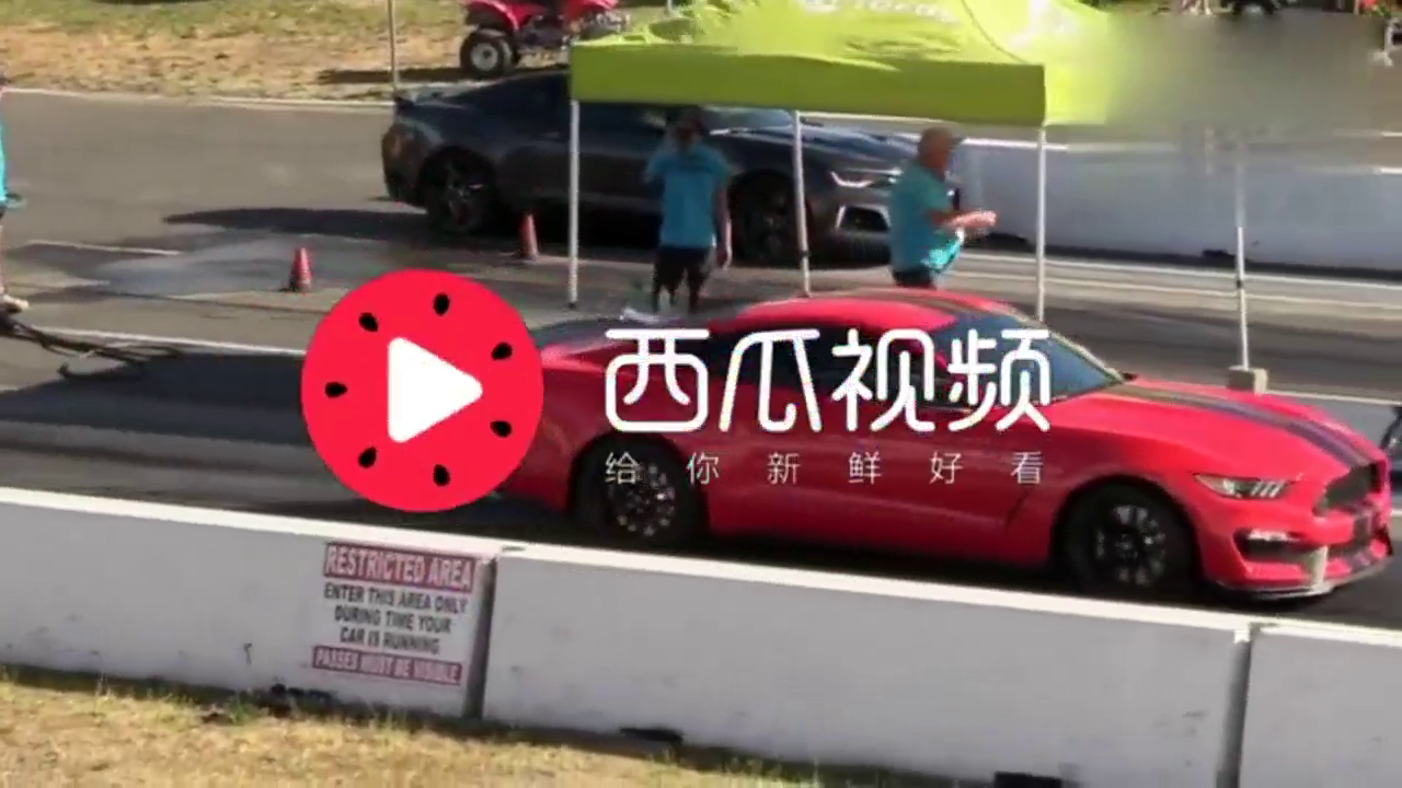 美系平民跑车之间的对决，福特野马VS雪佛兰科迈罗