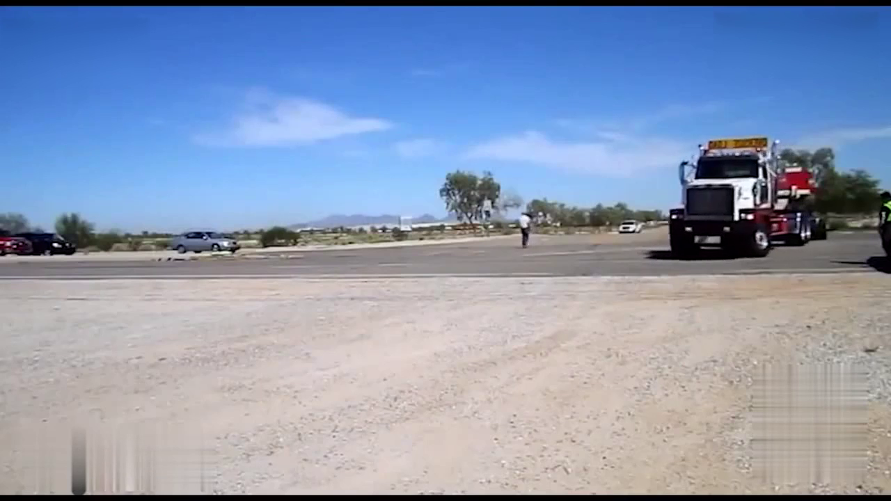 载重量达600吨，拥有60节车厢，世界最长卡车真的好霸气！