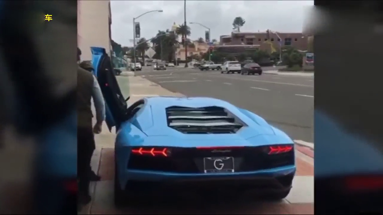 这么炫酷的跑车，我怎么觉得司机是开海盗船的选手呢！