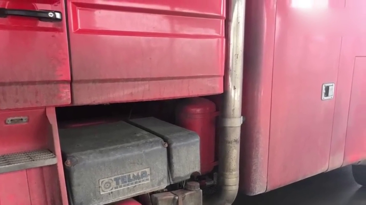 高压水枪清洗斯堪尼亚卡车，洗完后真干净