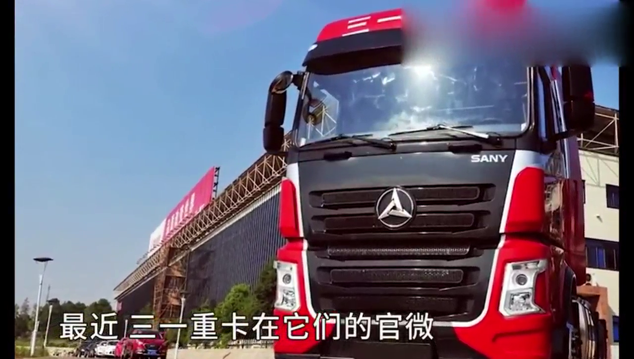 有床有沙发 还有17寸移动电视 这应该是目前最舒服的国产卡车