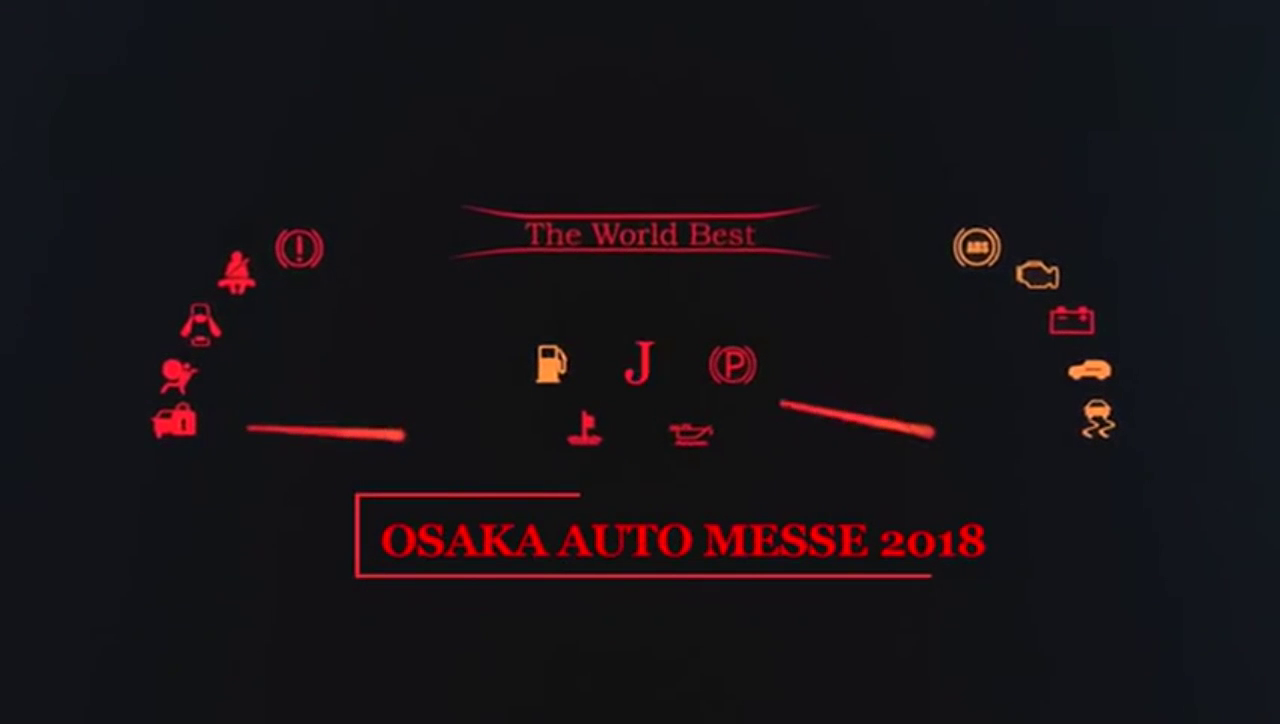 车展上最新的GTR的实车体测，即使是静态下的战神也依然威风凛凛