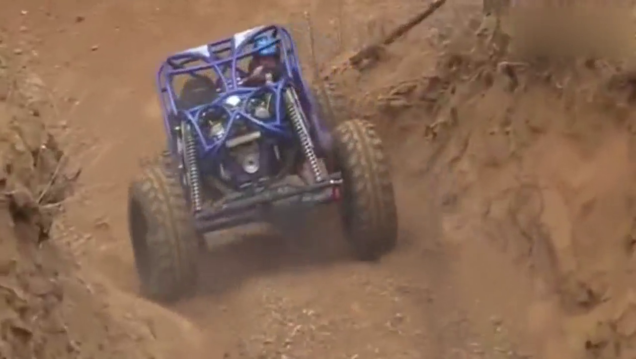 专为极限越野而生的改装车，面对这种地形毫无压力！