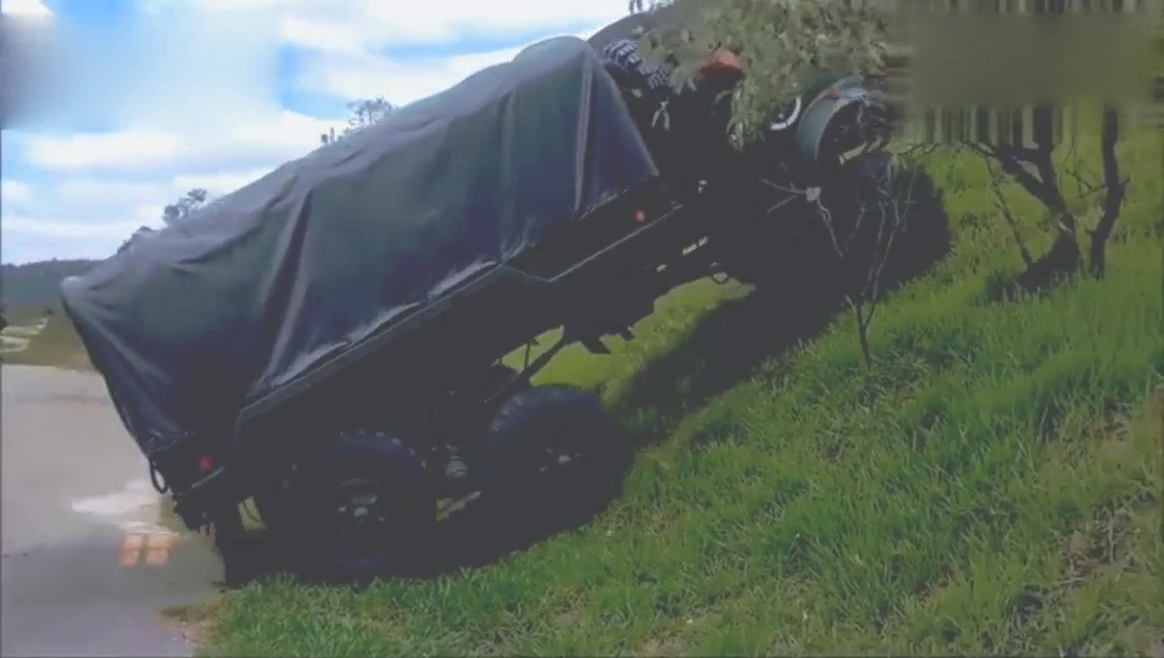 军用卡车有多厉害，悬挂的那一刻眼见为实