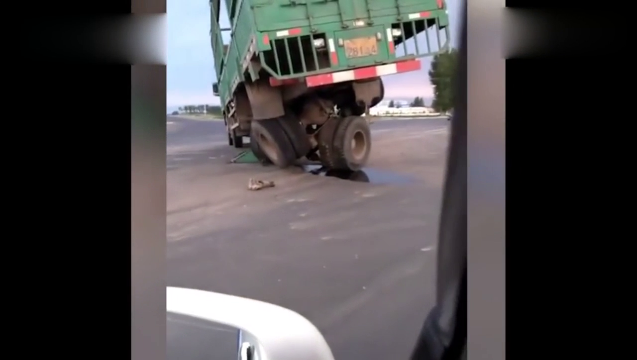 能把卡车开成金鸡独立，我算是服了！