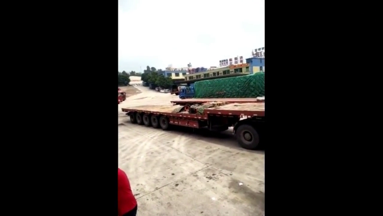 老板一看见这个卡车就乐，这下可以装很多货