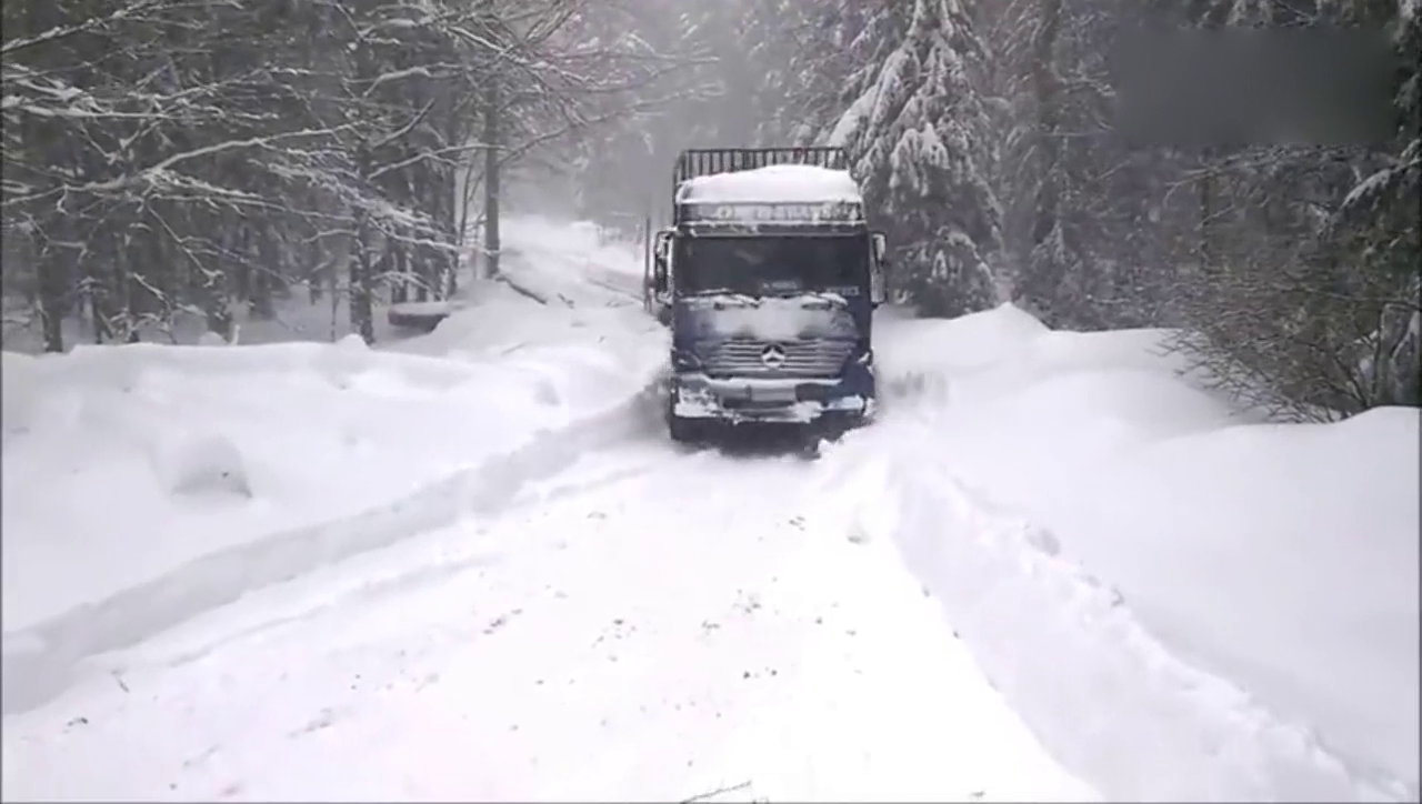 风雪中卡车驾驶牛人，如何极限运输
