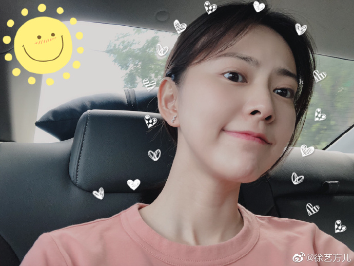 可爱女演员徐艺方自拍写真美照欣赏