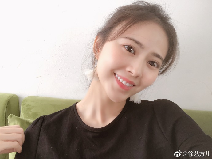 可爱女演员徐艺方自拍写真美照欣赏