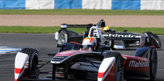 马兴德拉车队时尚又经典，紧凑舒适的赛车样式，舒适可人