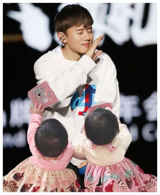 谢娜偷偷把女儿头发剪了,“狗啃刘海”,并晒出工具照张杰回复!图片