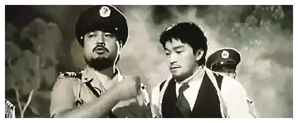 港剧绿叶古明华:记得《国产凌凌漆》中那个准备枪决星爷的警察吗