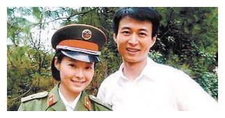 袁立前夫赵岭国家大剧院演出，离观众仅2米，大长腿很抢眼