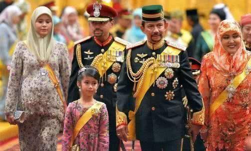 全世界豪车最多的人，王思聪都不到百分之一，光买车就花了上百亿