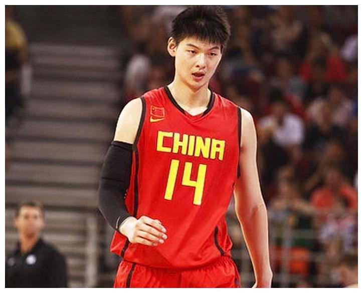 王哲林本赛季变霸榜王?他有三大转变,成中国男